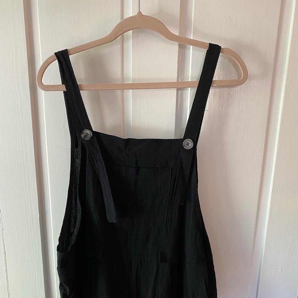 Black 2XL overalls, no stretch but cute buttons and straps